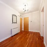 Spacious 2 Bedroom Property Close To City Centre