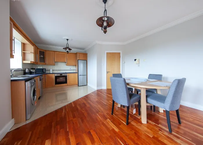 Spacious 2 Bedroom Property Close To City Centre