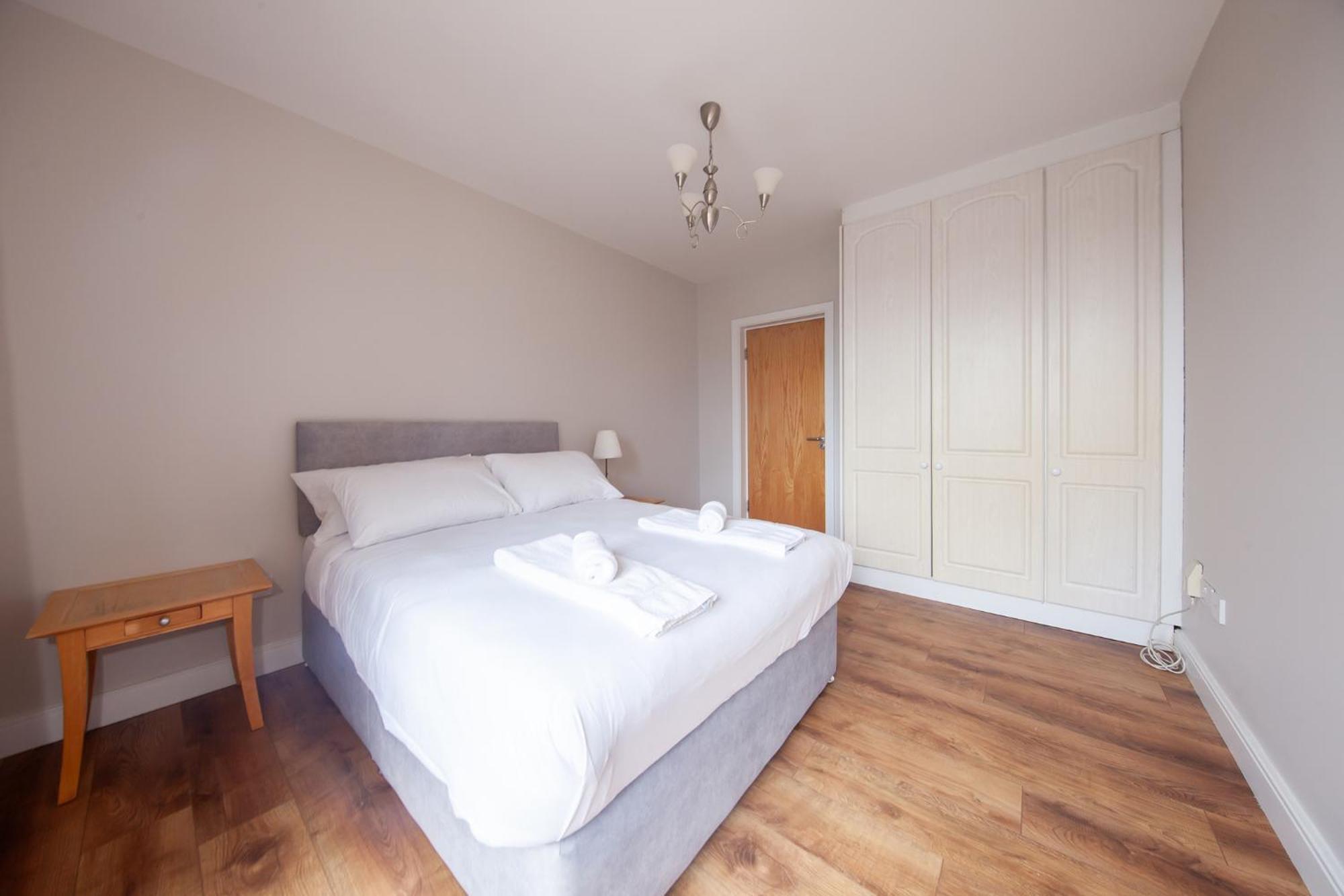 Spacious 2 Bedroom Close To Centre *