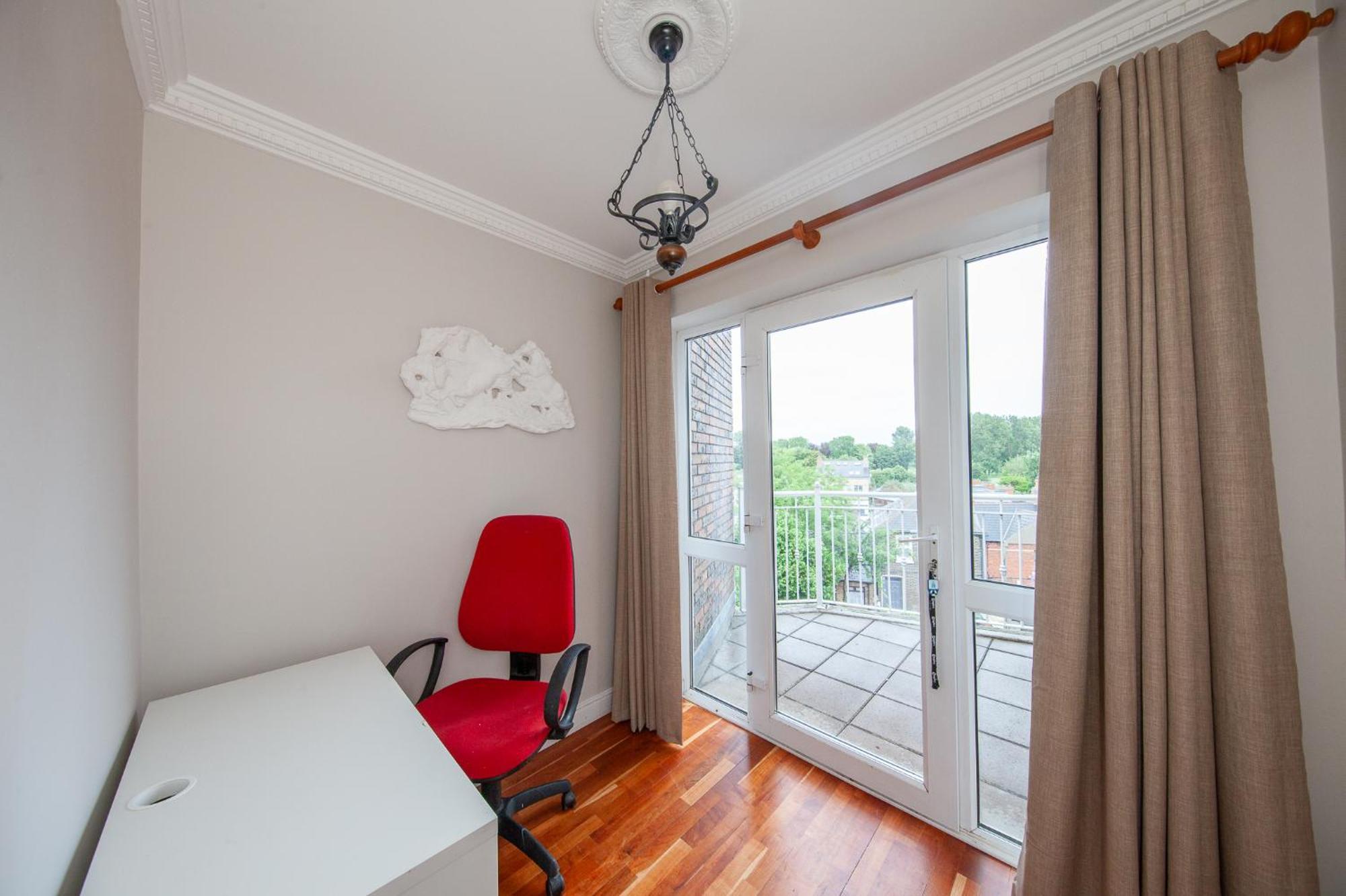 Apartment Spacious 2 Bedroom Close To Centre