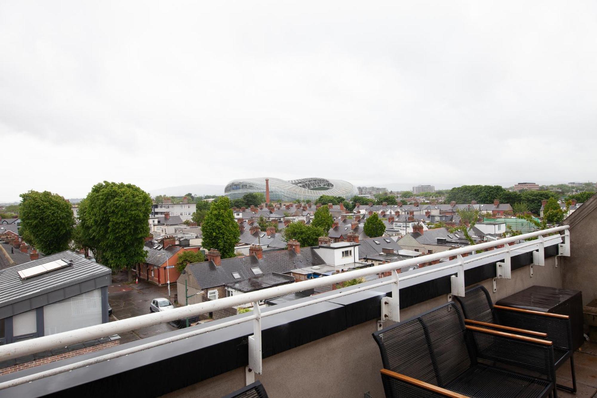Spacious 2 Bedroom Close To Centre *