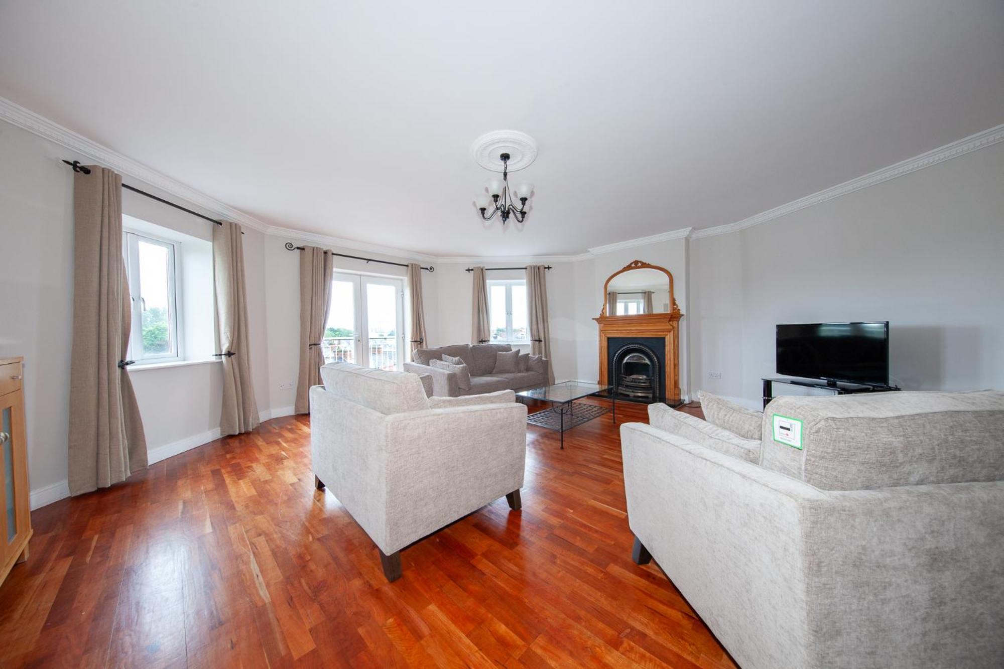 Apartment Spacious 2 Bedroom Close To Centre