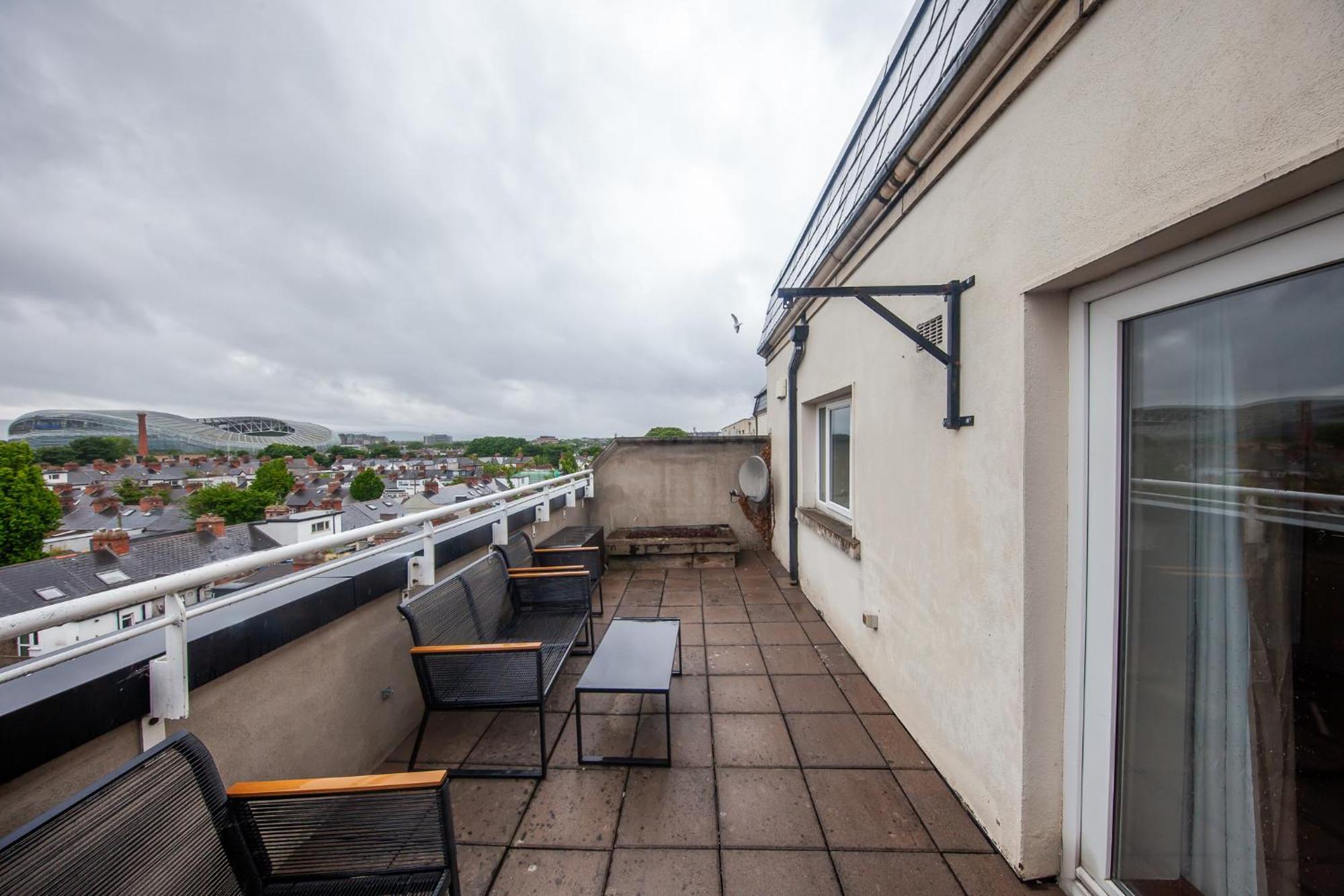 Spacious 2 Bedroom Close To Centre *